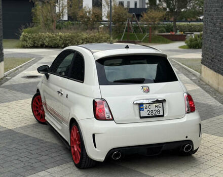 Белый Абарт Fiat 500, объемом двигателя 1.37 л и пробегом 140 тыс. км за 9500 $, фото 1 на Automoto.ua