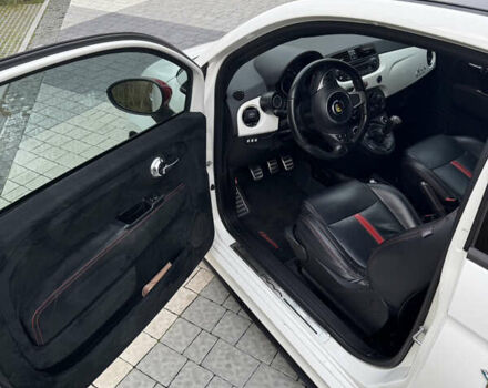 Белый Абарт Fiat 500, объемом двигателя 1.37 л и пробегом 140 тыс. км за 9500 $, фото 12 на Automoto.ua