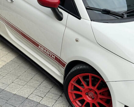 Белый Абарт Fiat 500, объемом двигателя 1.37 л и пробегом 140 тыс. км за 9500 $, фото 4 на Automoto.ua