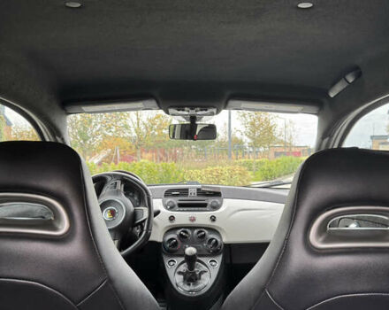 Белый Абарт Fiat 500, объемом двигателя 1.37 л и пробегом 140 тыс. км за 9500 $, фото 11 на Automoto.ua
