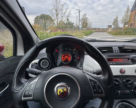 Белый Абарт Fiat 500, объемом двигателя 1.37 л и пробегом 140 тыс. км за 9500 $, фото 9 на Automoto.ua