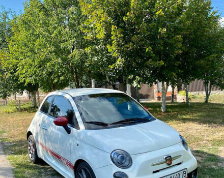 Белый Абарт Fiat 500, объемом двигателя 1.37 л и пробегом 91 тыс. км за 7900 $, фото 2 на Automoto.ua
