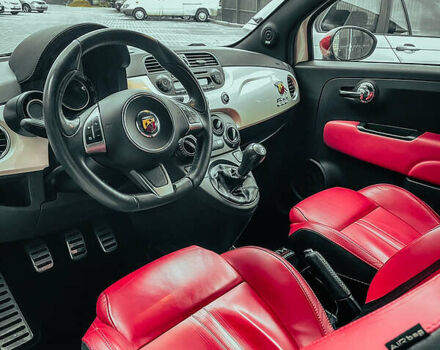 Белый Абарт Fiat 500, объемом двигателя 1.4 л и пробегом 170 тыс. км за 6999 $, фото 10 на Automoto.ua