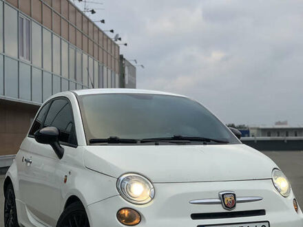 Белый Абарт Fiat 500, объемом двигателя 1.4 л и пробегом 181 тыс. км за 7800 $, фото 1 на Automoto.ua