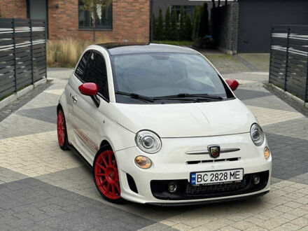 Белый Абарт Fiat 500, объемом двигателя 1.37 л и пробегом 140 тыс. км за 9500 $, фото 1 на Automoto.ua