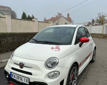 Белый Абарт Fiat 500, объемом двигателя 1.37 л и пробегом 29 тыс. км за 14999 $, фото 1 на Automoto.ua