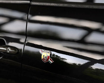 Черный Абарт Fiat 500, объемом двигателя 1.4 л и пробегом 119 тыс. км за 9000 $, фото 6 на Automoto.ua