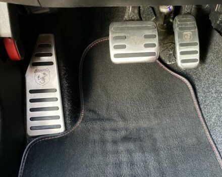 Черный Абарт Fiat 500, объемом двигателя 1.4 л и пробегом 65 тыс. км за 17000 $, фото 6 на Automoto.ua