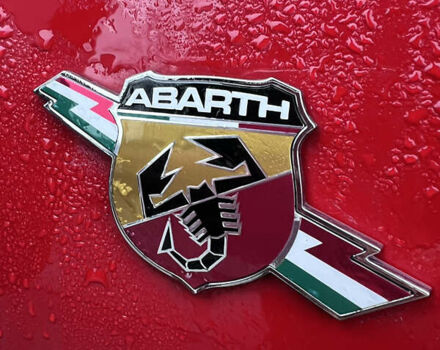 Червоний Абарт Fiat 500, об'ємом двигуна 1.4 л та пробігом 64 тис. км за 13500 $, фото 6 на Automoto.ua