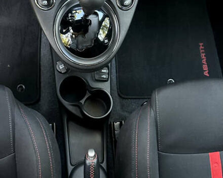 Синий Абарт Fiat 500, объемом двигателя 1.4 л и пробегом 57 тыс. км за 14750 $, фото 10 на Automoto.ua