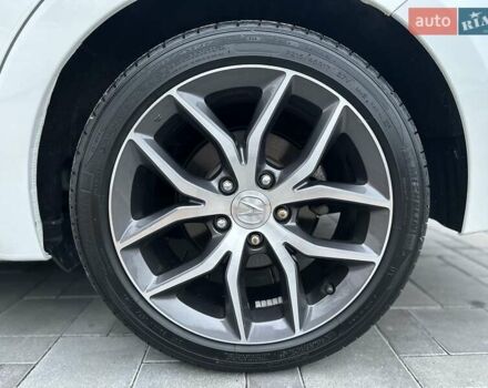 Белый Акура ИЛХ, объемом двигателя 2.36 л и пробегом 16 тыс. км за 18700 $, фото 9 на Automoto.ua