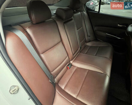 Белый Акура ТЛХ, объемом двигателя 3.47 л и пробегом 149 тыс. км за 17500 $, фото 7 на Automoto.ua