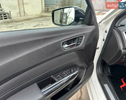 Белый Акура ТЛХ, объемом двигателя 2.36 л и пробегом 117 тыс. км за 15800 $, фото 19 на Automoto.ua