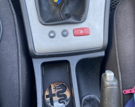 Альфа 159 2006 у Чернівцях на Automoto.ua Чорний Альфа 159, об'ємом двигуна 1.9 л та пробігом 242 тис. км за 7700 $, фото 19 на Automoto.ua