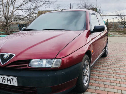 Альфа Ромео 145 1997 у Овидиополе на Automoto.ua Червоний Альфа Ромео 145, об'ємом двигуна 1.9 л та пробігом 216 тис. км за 3300 $, фото 1 на Automoto.ua