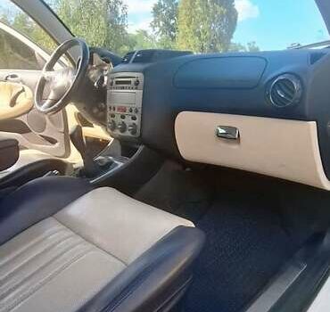 Белый Альфа Ромео 147, объемом двигателя 1.6 л и пробегом 210 тыс. км за 3950 $, фото 1 на Automoto.ua