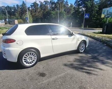 Белый Альфа Ромео 147, объемом двигателя 1.6 л и пробегом 210 тыс. км за 3950 $, фото 6 на Automoto.ua