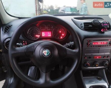 Чорний Альфа Ромео 147, об'ємом двигуна 1.6 л та пробігом 235 тис. км за 5400 $, фото 5 на Automoto.ua