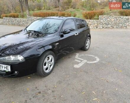 Черный Альфа Ромео 147, объемом двигателя 1.6 л и пробегом 159 тыс. км за 4500 $, фото 1 на Automoto.ua