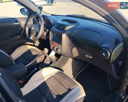 Черный Альфа Ромео 147, объемом двигателя 1.91 л и пробегом 319 тыс. км за 4800 $, фото 12 на Automoto.ua