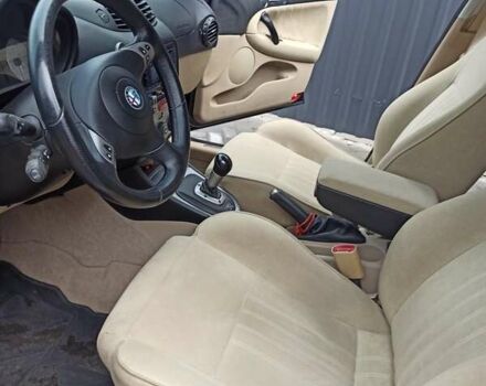 Черный Альфа Ромео 147, объемом двигателя 2 л и пробегом 170 тыс. км за 5500 $, фото 5 на Automoto.ua