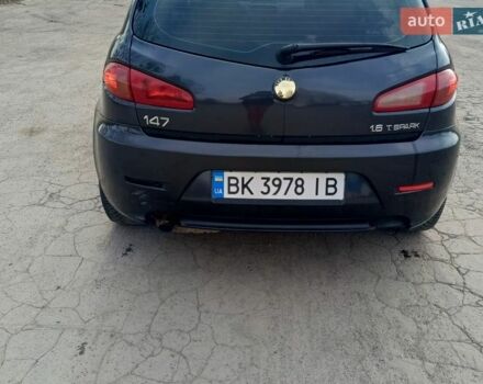 Черный Альфа Ромео 147, объемом двигателя 1.6 л и пробегом 240 тыс. км за 2900 $, фото 3 на Automoto.ua