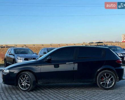 Чорний Альфа Ромео 147, об'ємом двигуна 2 л та пробігом 180 тис. км за 4690 $, фото 2 на Automoto.ua