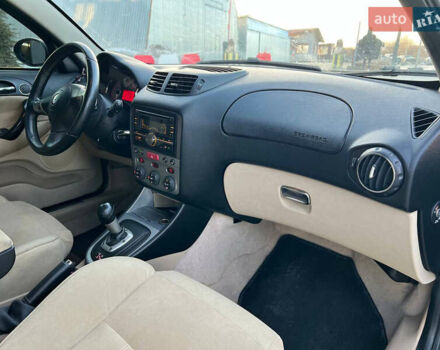 Чорний Альфа Ромео 147, об'ємом двигуна 2 л та пробігом 180 тис. км за 4690 $, фото 36 на Automoto.ua