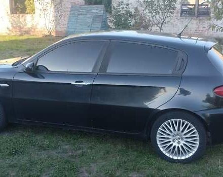 Чорний Альфа Ромео 147, об'ємом двигуна 1.6 л та пробігом 273 тис. км за 4400 $, фото 3 на Automoto.ua