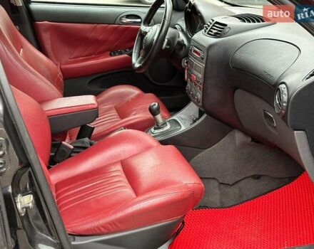 Черный Альфа Ромео 147, объемом двигателя 2 л и пробегом 163 тыс. км за 5990 $, фото 19 на Automoto.ua