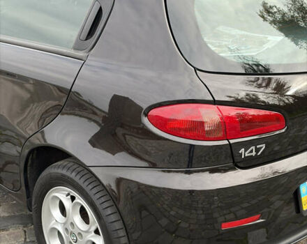 Черный Альфа Ромео 147, объемом двигателя 1.6 л и пробегом 138 тыс. км за 5800 $, фото 114 на Automoto.ua