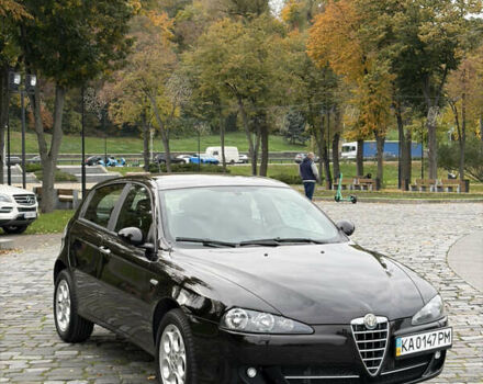 Черный Альфа Ромео 147, объемом двигателя 1.6 л и пробегом 138 тыс. км за 5800 $, фото 117 на Automoto.ua