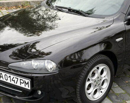 Черный Альфа Ромео 147, объемом двигателя 1.6 л и пробегом 138 тыс. км за 5800 $, фото 115 на Automoto.ua