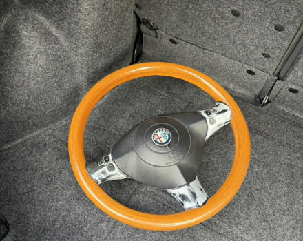 Черный Альфа Ромео 147, объемом двигателя 1.6 л и пробегом 138 тыс. км за 5800 $, фото 49 на Automoto.ua