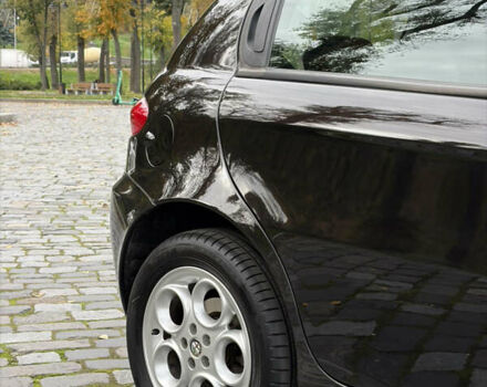 Черный Альфа Ромео 147, объемом двигателя 1.6 л и пробегом 138 тыс. км за 5800 $, фото 112 на Automoto.ua