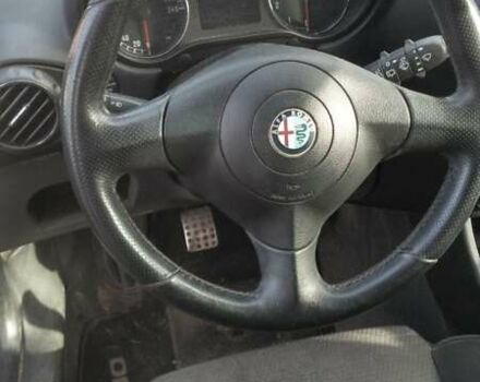 Черный Альфа Ромео 147, объемом двигателя 1.6 л и пробегом 215 тыс. км за 4700 $, фото 2 на Automoto.ua