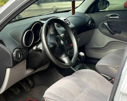 Серый Альфа Ромео 147, объемом двигателя 1.6 л и пробегом 225 тыс. км за 2500 $, фото 4 на Automoto.ua