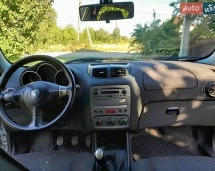 Сірий Альфа Ромео 147, об'ємом двигуна 1.6 л та пробігом 200 тис. км за 2800 $, фото 8 на Automoto.ua