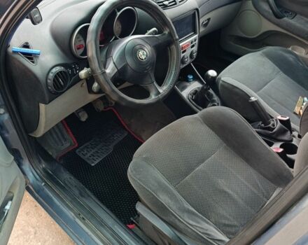 Сірий Альфа Ромео 147, об'ємом двигуна 1.6 л та пробігом 208 тис. км за 3200 $, фото 3 на Automoto.ua