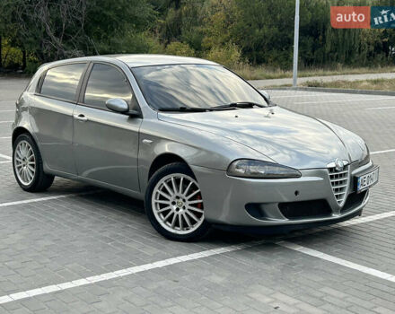 Сірий Альфа Ромео 147, об'ємом двигуна 1.91 л та пробігом 175 тис. км за 5000 $, фото 4 на Automoto.ua