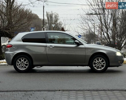 Сірий Альфа Ромео 147, об'ємом двигуна 1.6 л та пробігом 208 тис. км за 3499 $, фото 5 на Automoto.ua