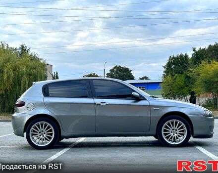 Серый Альфа Ромео 147, объемом двигателя 1.9 л и пробегом 190 тыс. км за 5000 $, фото 4 на Automoto.ua