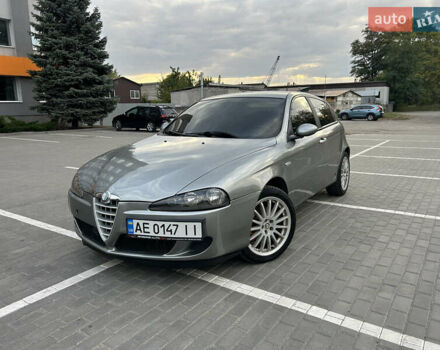 Сірий Альфа Ромео 147, об'ємом двигуна 1.91 л та пробігом 175 тис. км за 5000 $, фото 1 на Automoto.ua