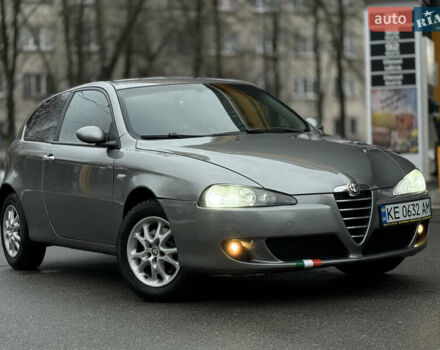 Сірий Альфа Ромео 147, об'ємом двигуна 1.6 л та пробігом 208 тис. км за 3499 $, фото 6 на Automoto.ua