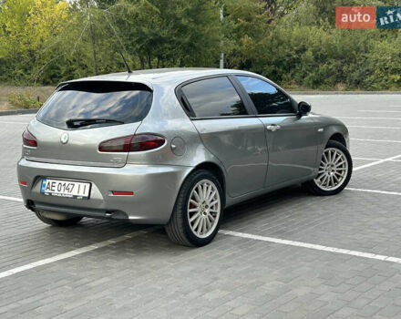 Сірий Альфа Ромео 147, об'ємом двигуна 1.91 л та пробігом 175 тис. км за 5000 $, фото 6 на Automoto.ua