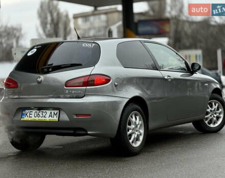 Сірий Альфа Ромео 147, об'ємом двигуна 1.6 л та пробігом 208 тис. км за 3499 $, фото 4 на Automoto.ua