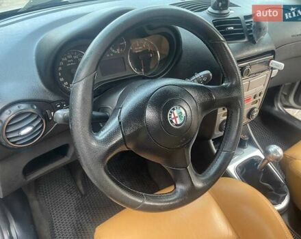 Сірий Альфа Ромео 147, об'ємом двигуна 1.6 л та пробігом 207 тис. км за 4600 $, фото 13 на Automoto.ua