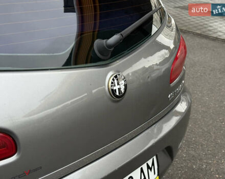 Сірий Альфа Ромео 147, об'ємом двигуна 1.6 л та пробігом 208 тис. км за 3499 $, фото 23 на Automoto.ua