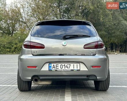 Сірий Альфа Ромео 147, об'ємом двигуна 1.91 л та пробігом 175 тис. км за 5000 $, фото 7 на Automoto.ua