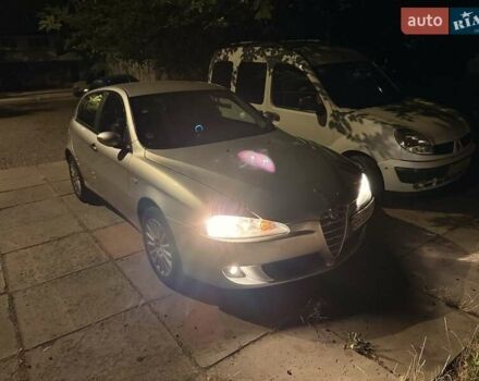 Серый Альфа Ромео 147, объемом двигателя 1.9 л и пробегом 285 тыс. км за 3500 $, фото 4 на Automoto.ua